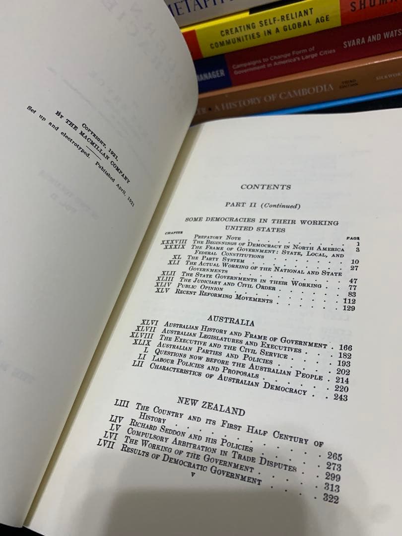 洋書 Modern Democracies Part Two