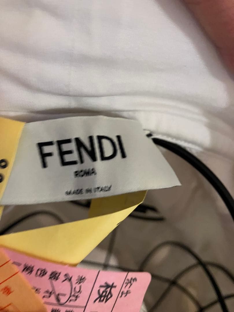 FENDI ホワイト クロップドパーカー