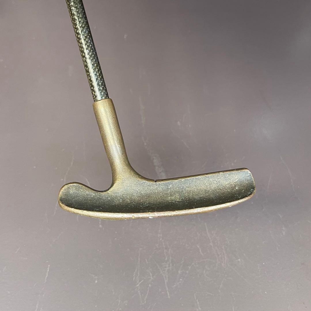 グリップもカーボンの自立する珍しいカーボンファイバー パター②約34インチ