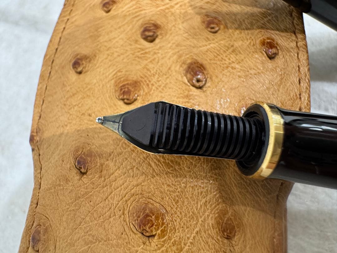 ペリカン　万年筆 緑と黒のストライプ オーストリッチ本革ケース付き