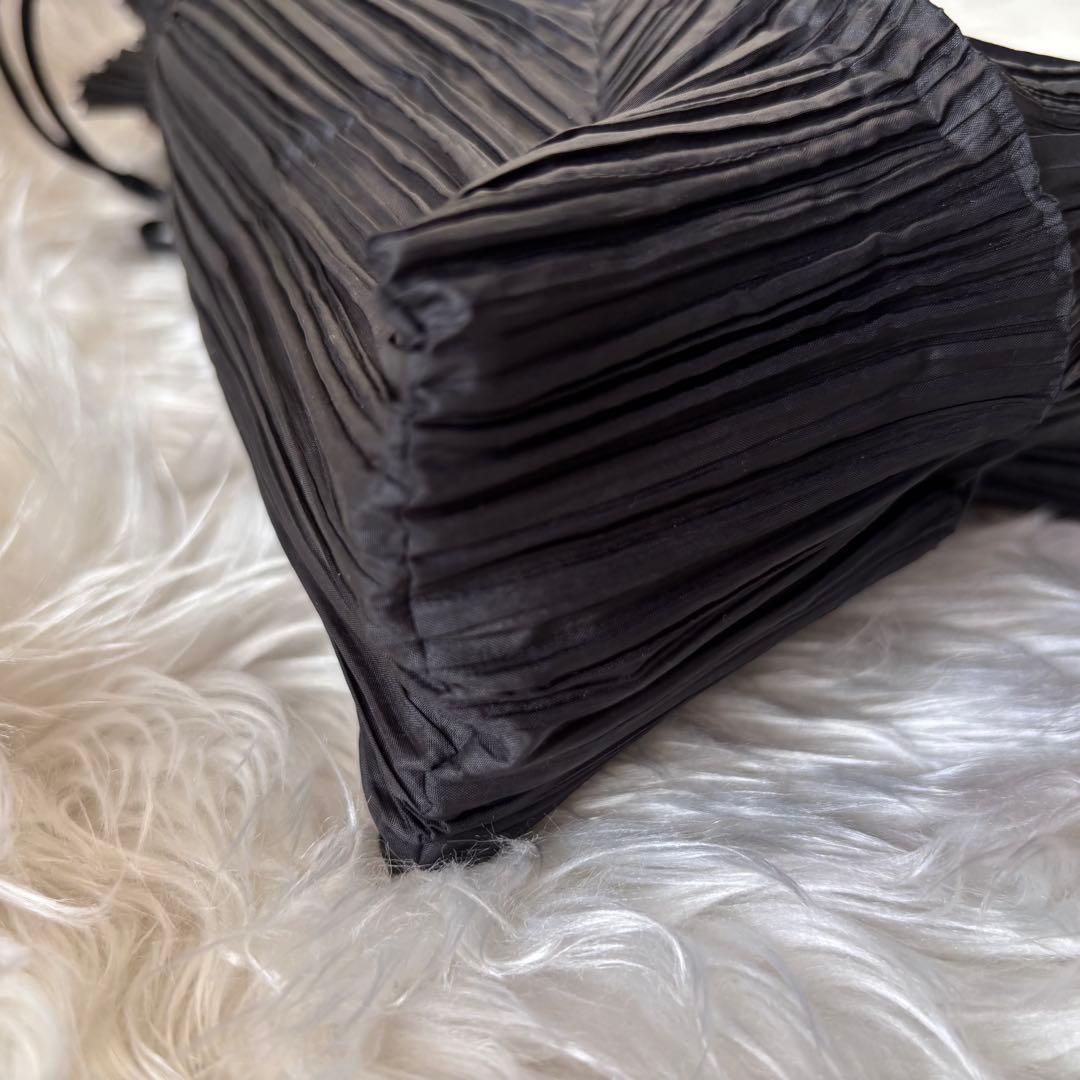 プリーツプリーズイッセイミヤケ 巾着ポーチ リバーシブル グレー ブラック