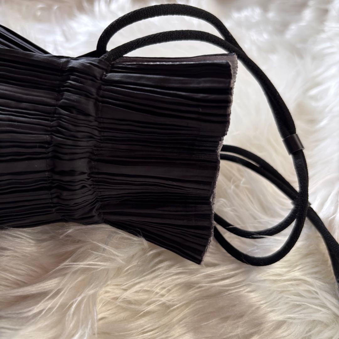 プリーツプリーズイッセイミヤケ 巾着ポーチ リバーシブル グレー ブラック