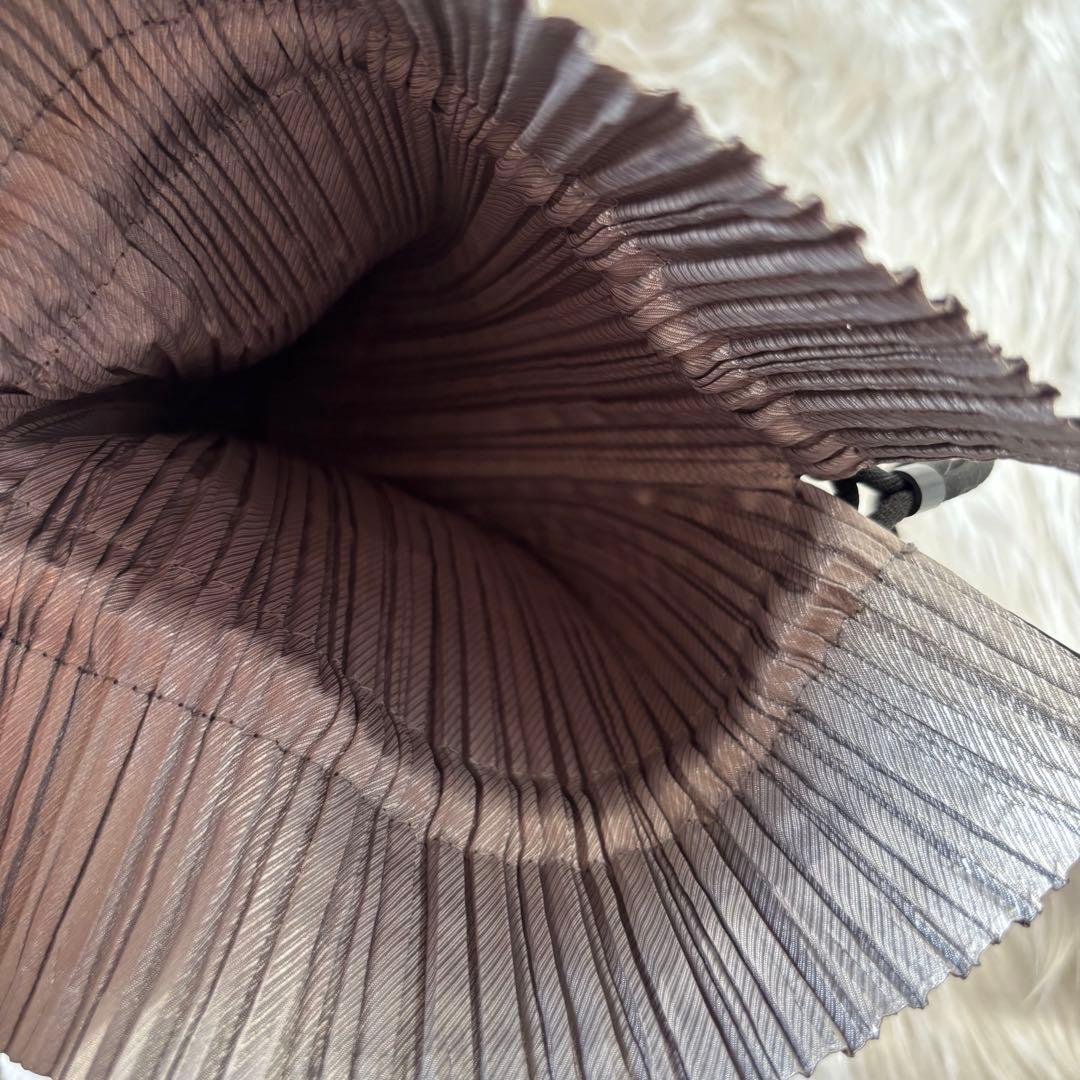 プリーツプリーズイッセイミヤケ 巾着ポーチ リバーシブル グレー ブラック