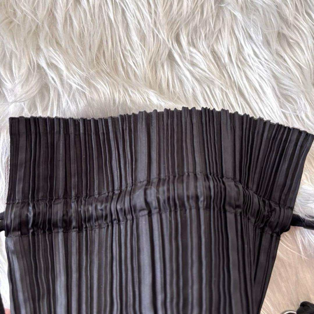 プリーツプリーズイッセイミヤケ 巾着ポーチ リバーシブル グレー ブラック