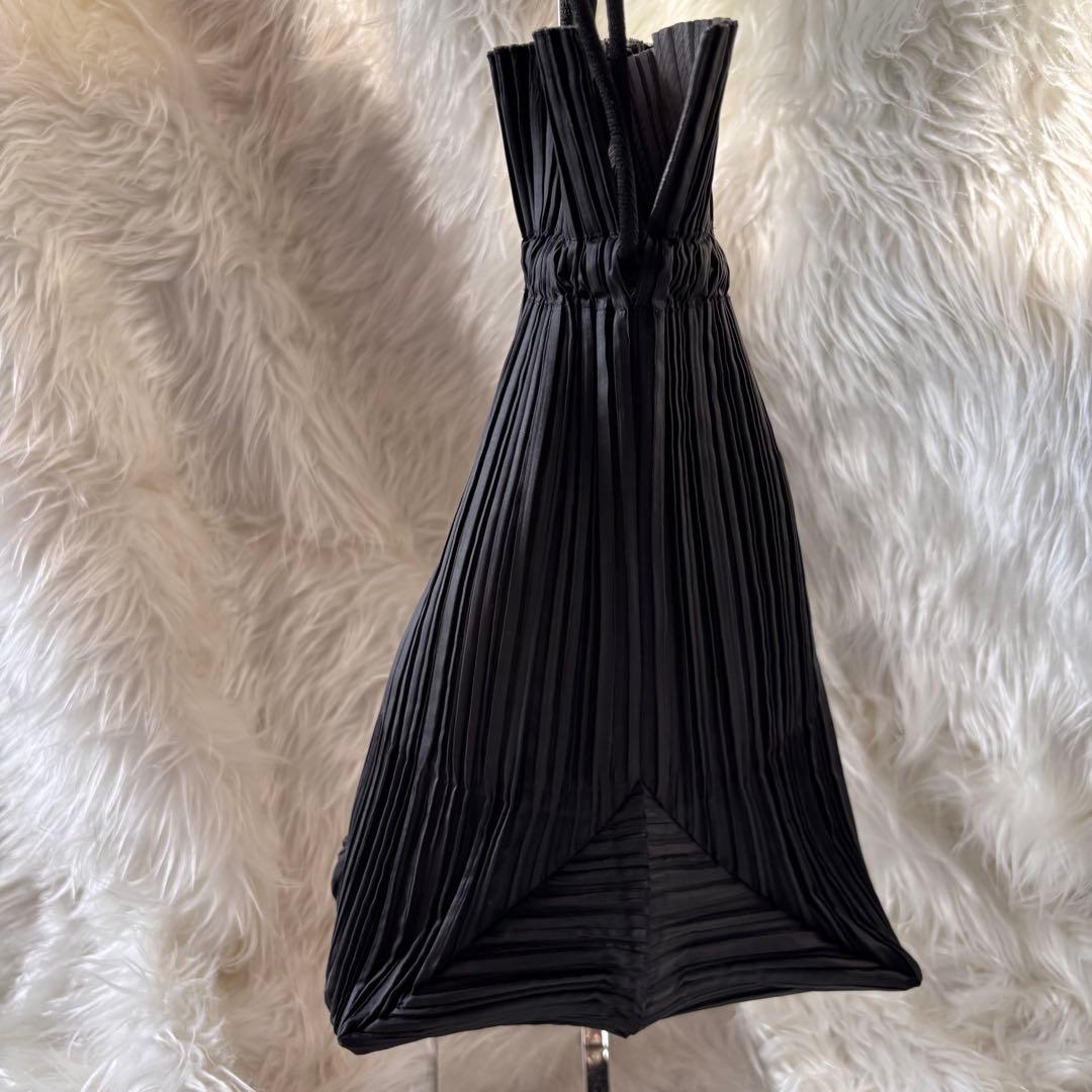 プリーツプリーズイッセイミヤケ 巾着ポーチ リバーシブル グレー ブラック