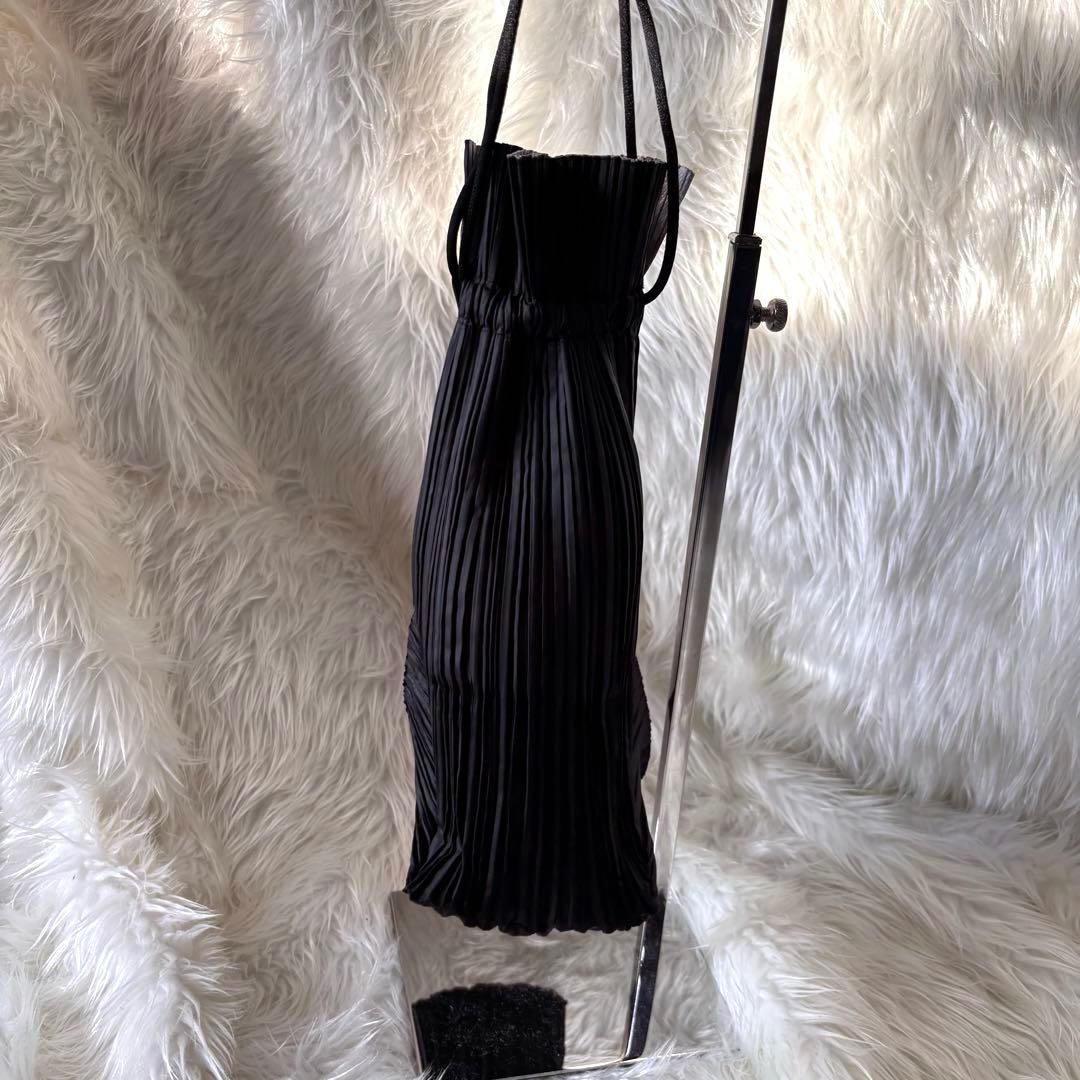 プリーツプリーズイッセイミヤケ 巾着ポーチ リバーシブル グレー ブラック