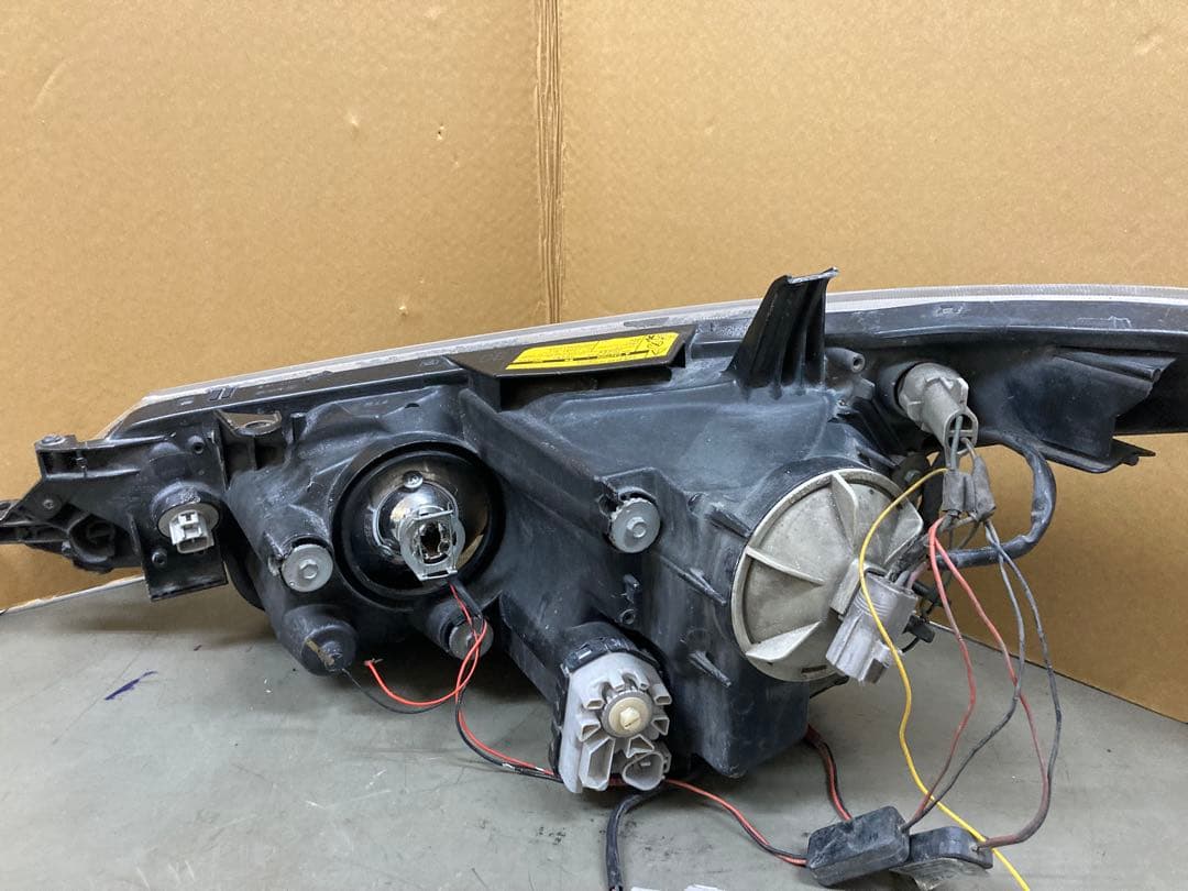 値下げ大歓迎！50 エスティマ　純正ヘッドライト　訳あり　ジャンク　みず