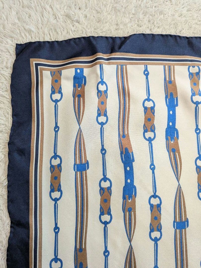 希少　マニプリ　シルク100%　ベルトチェーンパターンスカーフ バンダナ　日本製