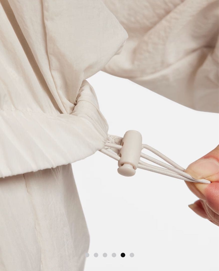 NIKE ナイキ ウィンドブレーカー　エッセンシャル ウーブン ジャケット