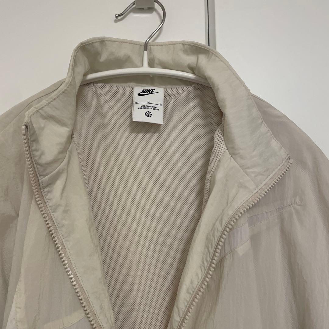 NIKE ナイキ ウィンドブレーカー　エッセンシャル ウーブン ジャケット