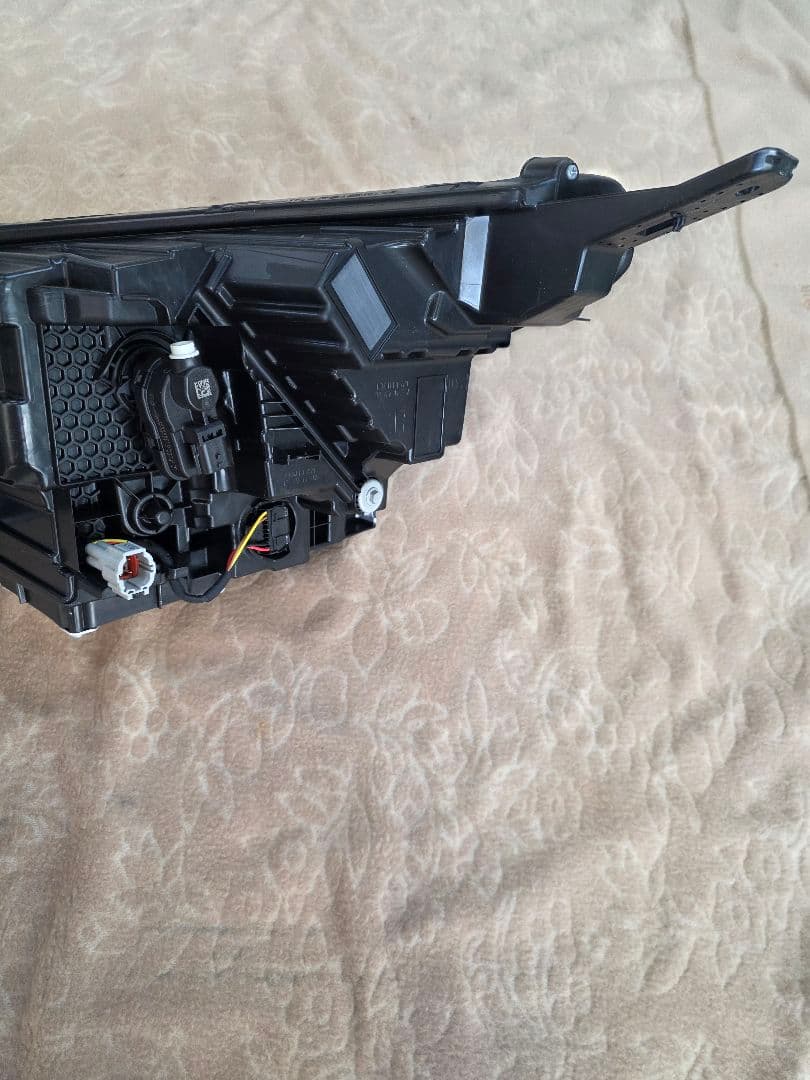 日産　ノート　E13 右LEDヘッドライト