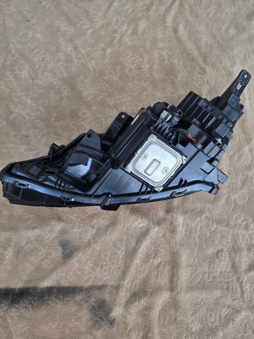 日産　ノート　E13 右LEDヘッドライト