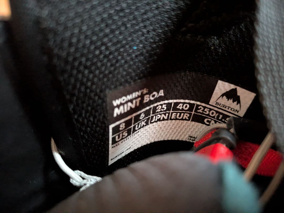 美品　女性用スノーボードブーツ BUDTON ブラック/マルチカラー