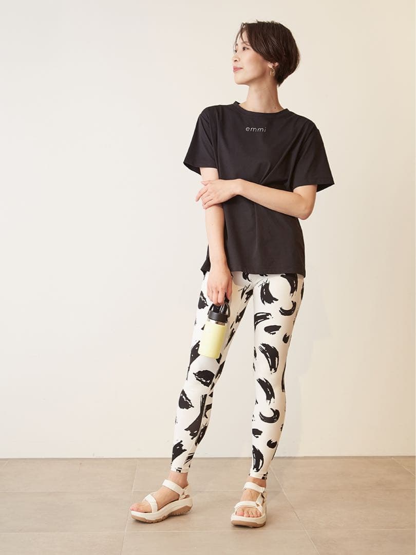 エミヨガ新品紙タグ付き2点セット❗️ボタニカル柄レギンス&バックデザインロゴTEE