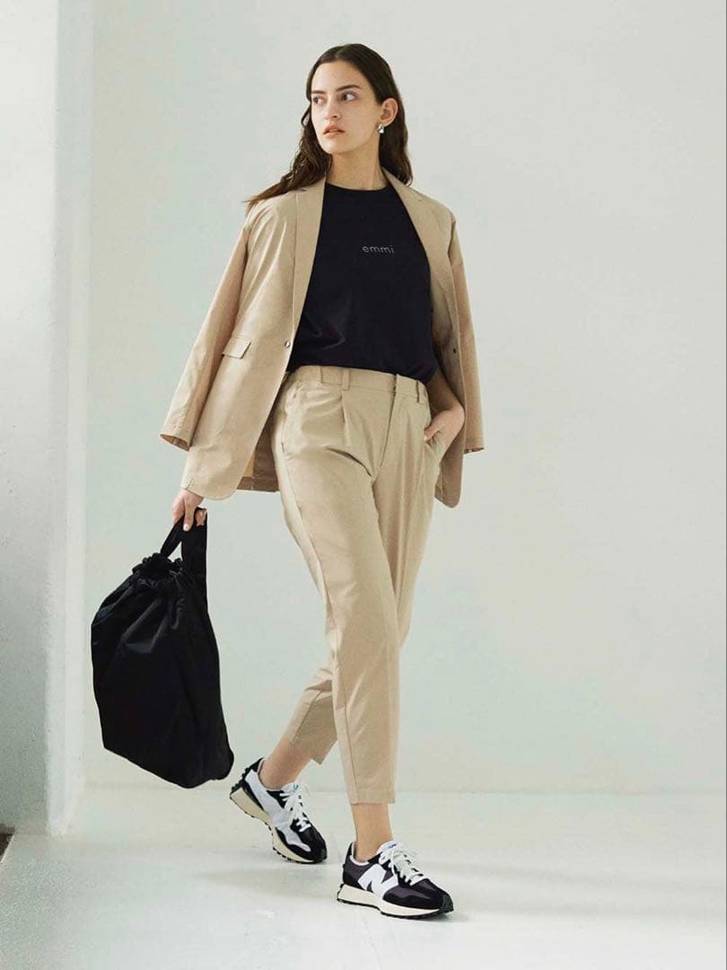 エミヨガ新品紙タグ付き2点セット❗️ボタニカル柄レギンス&バックデザインロゴTEE