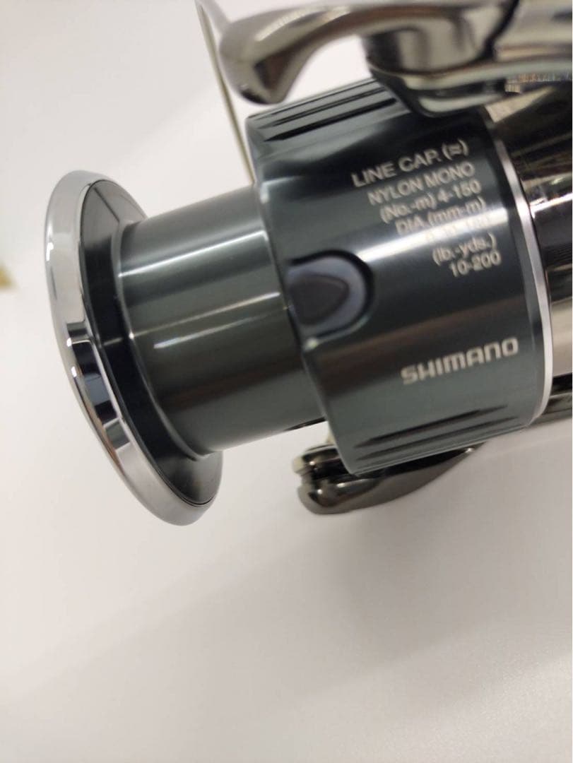 シマノ　22ステラ4000XG 替えハンドル付き（純正ハンドル＋夢屋EVAノブ）