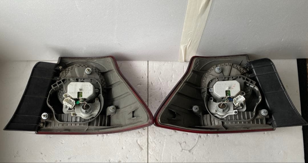 トヨタ クラウン アスリート（18系）純正LEDテールランプ左右4点セットです