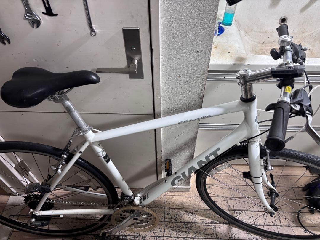 GIANT ESCAPE ホワイト 3✖︎8段変速 700C