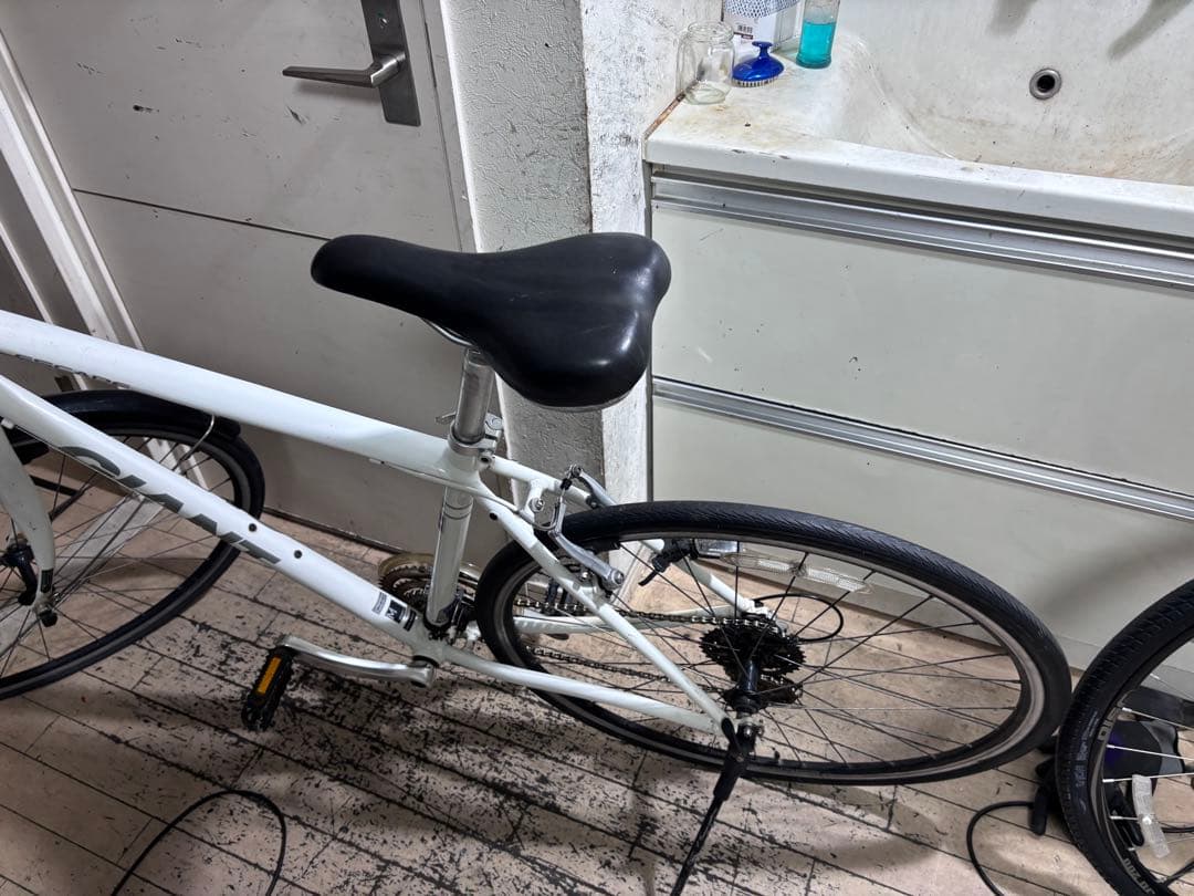 GIANT ESCAPE ホワイト 3✖︎8段変速 700C