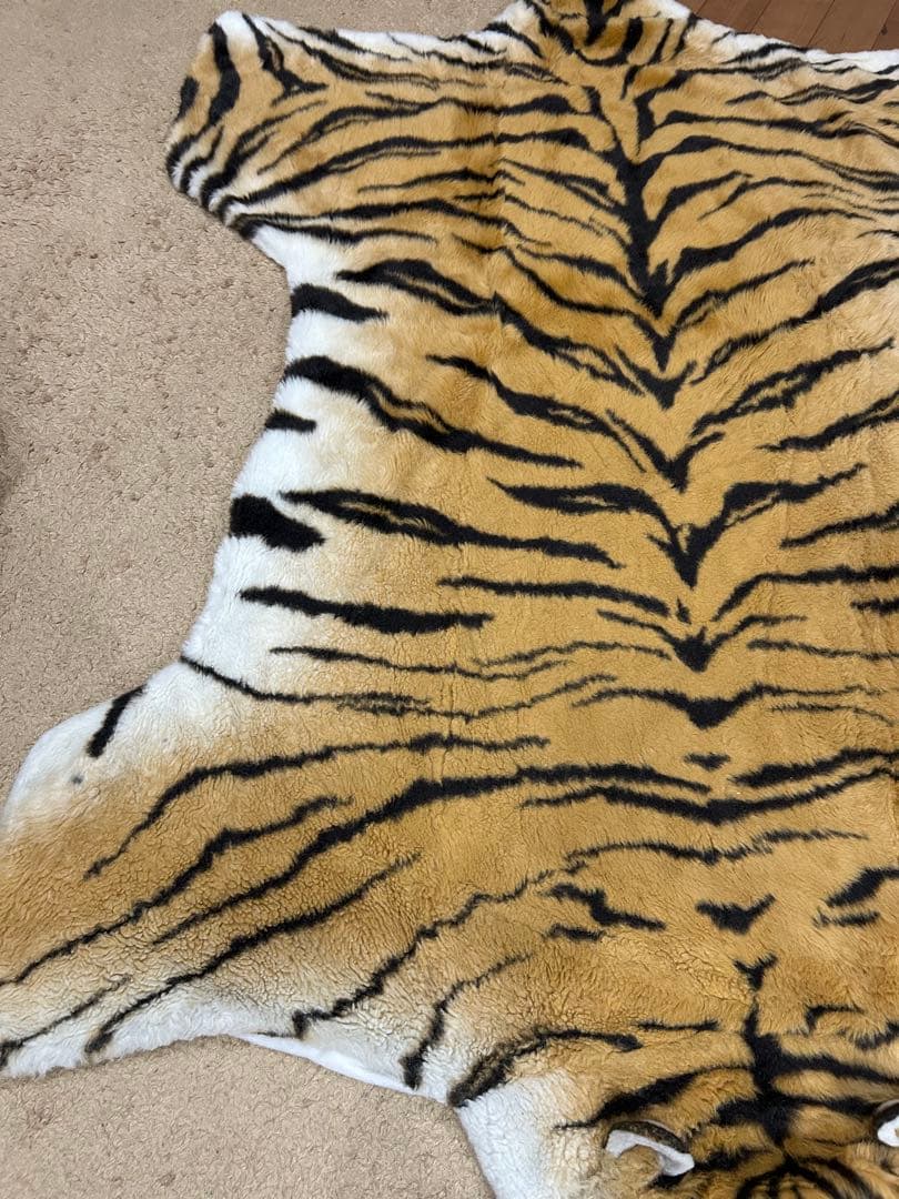 トラ 虎 ラグマット 縁起物 ラグカーペット　クリーニング済み