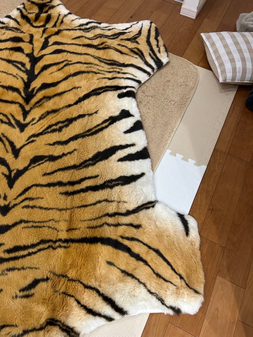 トラ 虎 ラグマット 縁起物 ラグカーペット　クリーニング済み