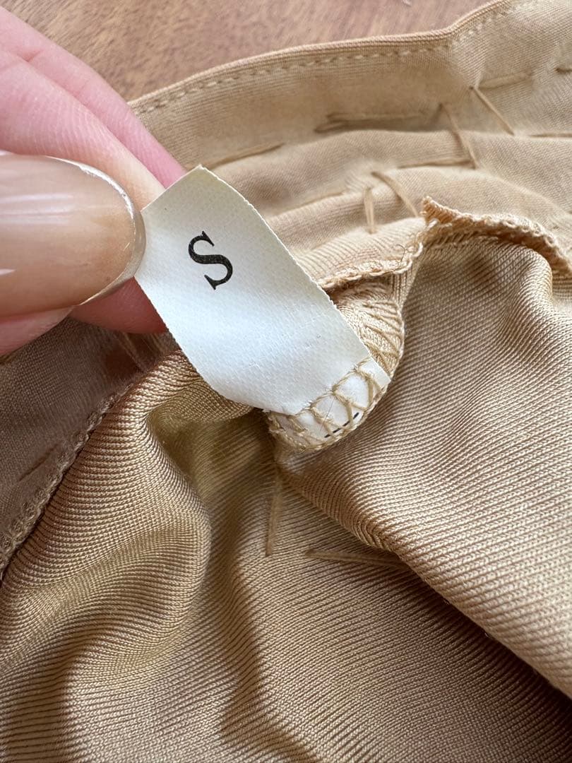 クリスタル装飾 ベージュ ボディスーツ　腰巻きレース付き