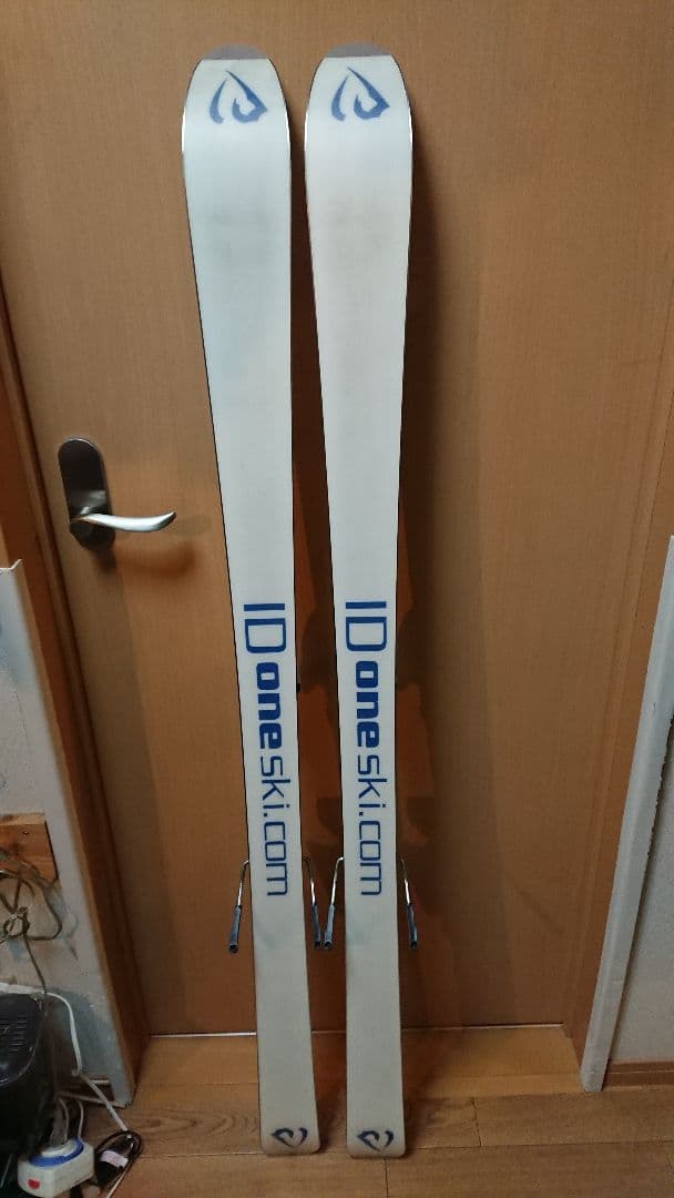 ID ONE MR-J 140㎝ ソール約265～285㎜ モーグル スキー板