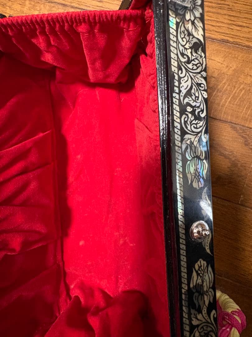 クラッチバッグ　螺鈿細工　パーティーバッグ