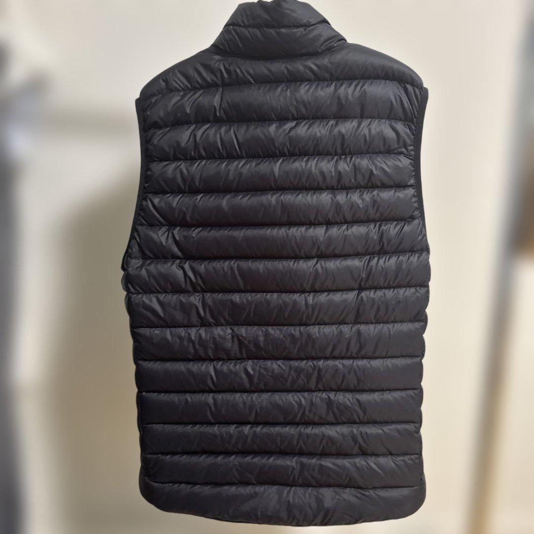 パタゴニア　ダウンセーターベスト　S 黒FA22 sty84263