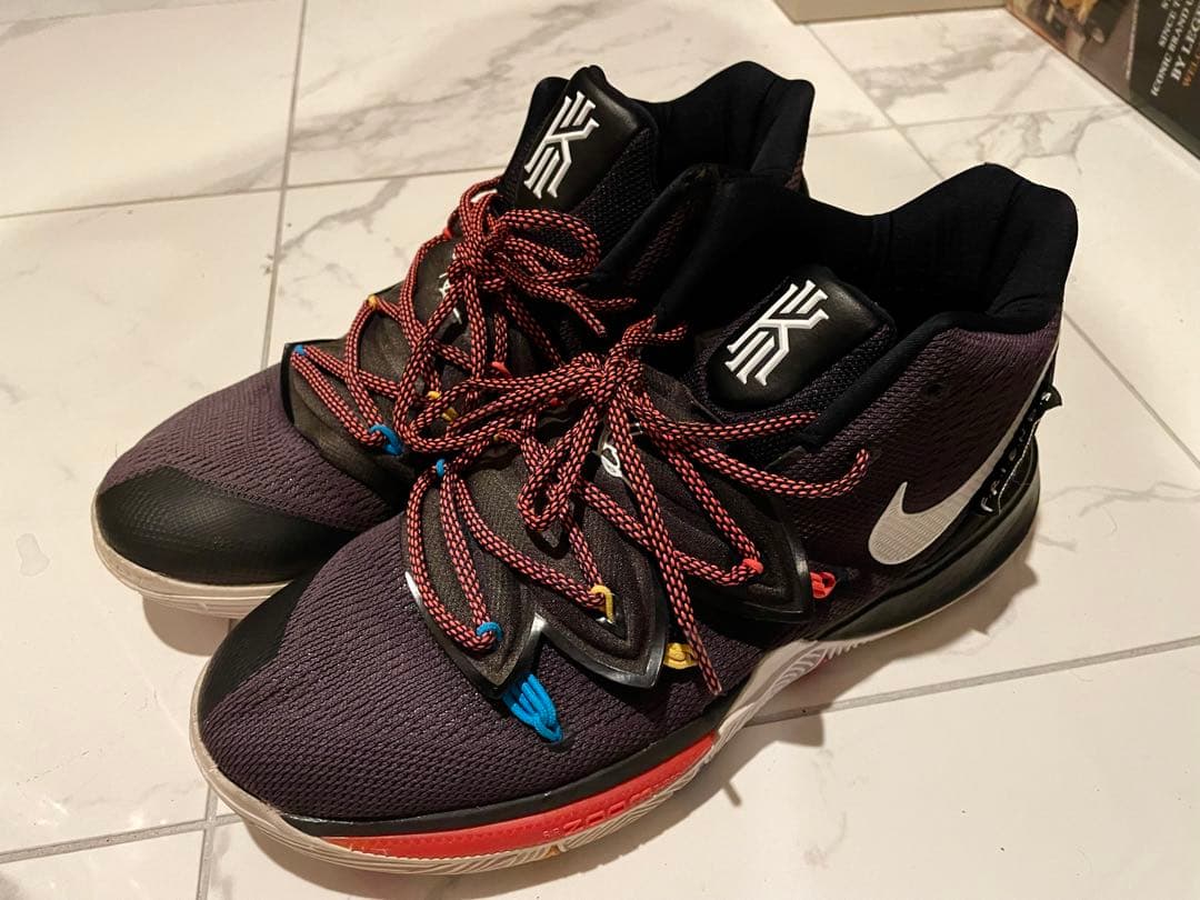 シューズ(男性用) Nike Kyrie 5 Friends Collab