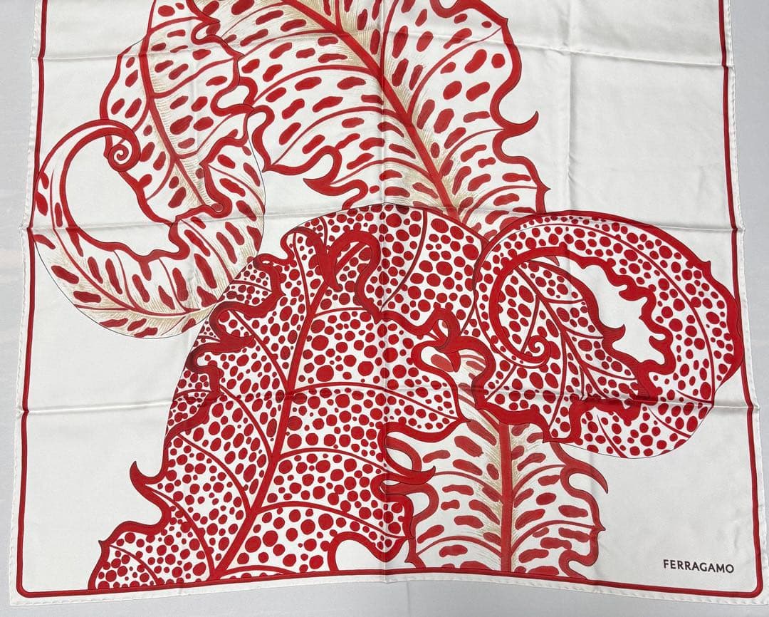 新品 Ferragamo フェラガモ シルク 大判 スカーフ プレゼントにも♡