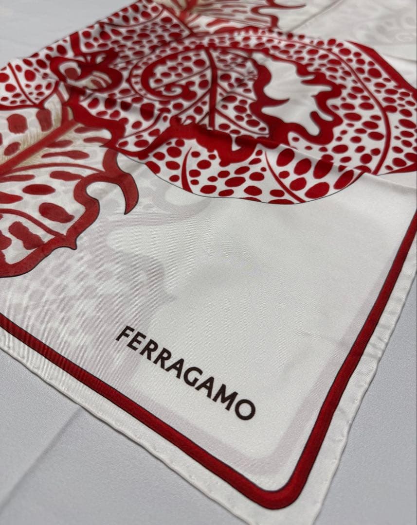 新品 Ferragamo フェラガモ シルク 大判 スカーフ プレゼントにも♡