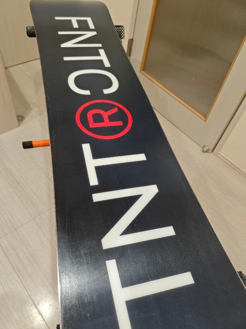 FNTC TNT R 157 スノーボード板　ぐらやパークに！