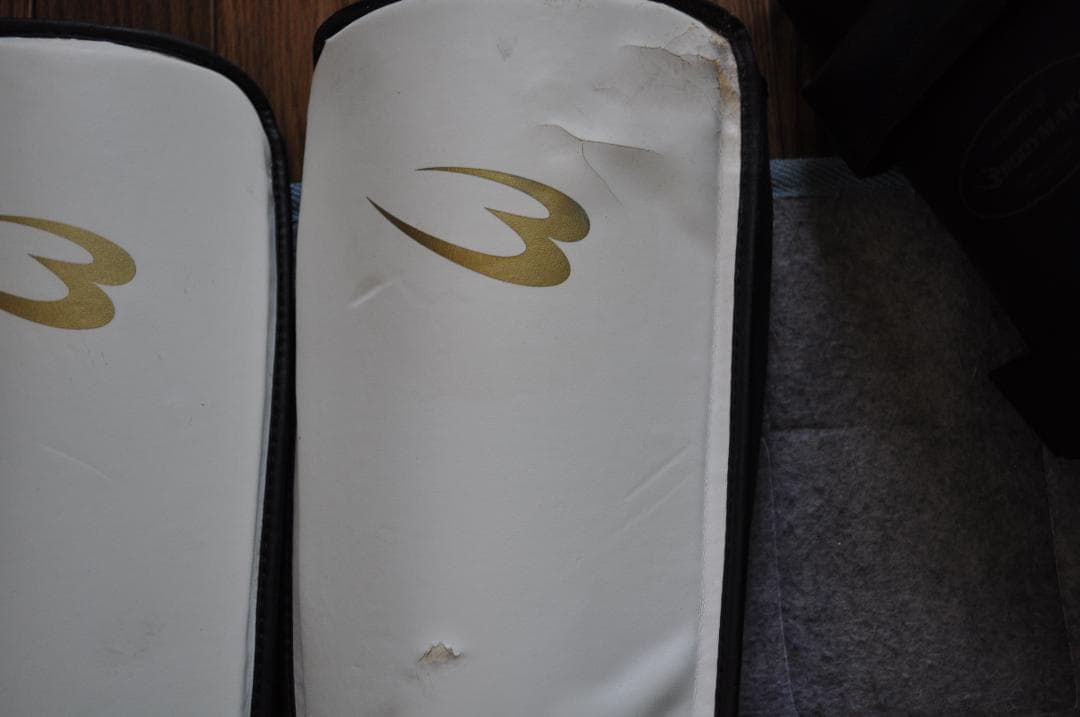 ボクシングミット　グローブ・　プロテクター　腹筋ローラーセット