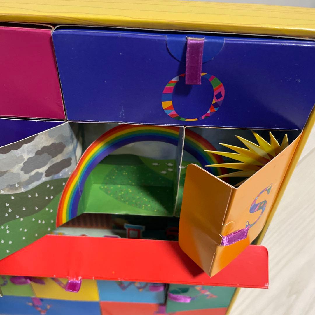 The Alphabet Chest アルファベット　仕掛け絵本