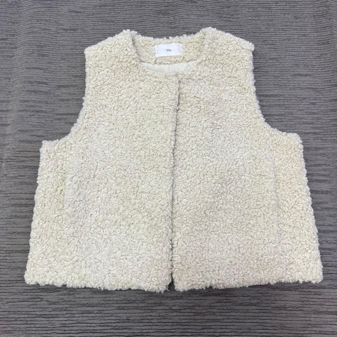 美品 Vin ヴァン ヤマダヤ プードルファーショートベスト アイボリー 9号