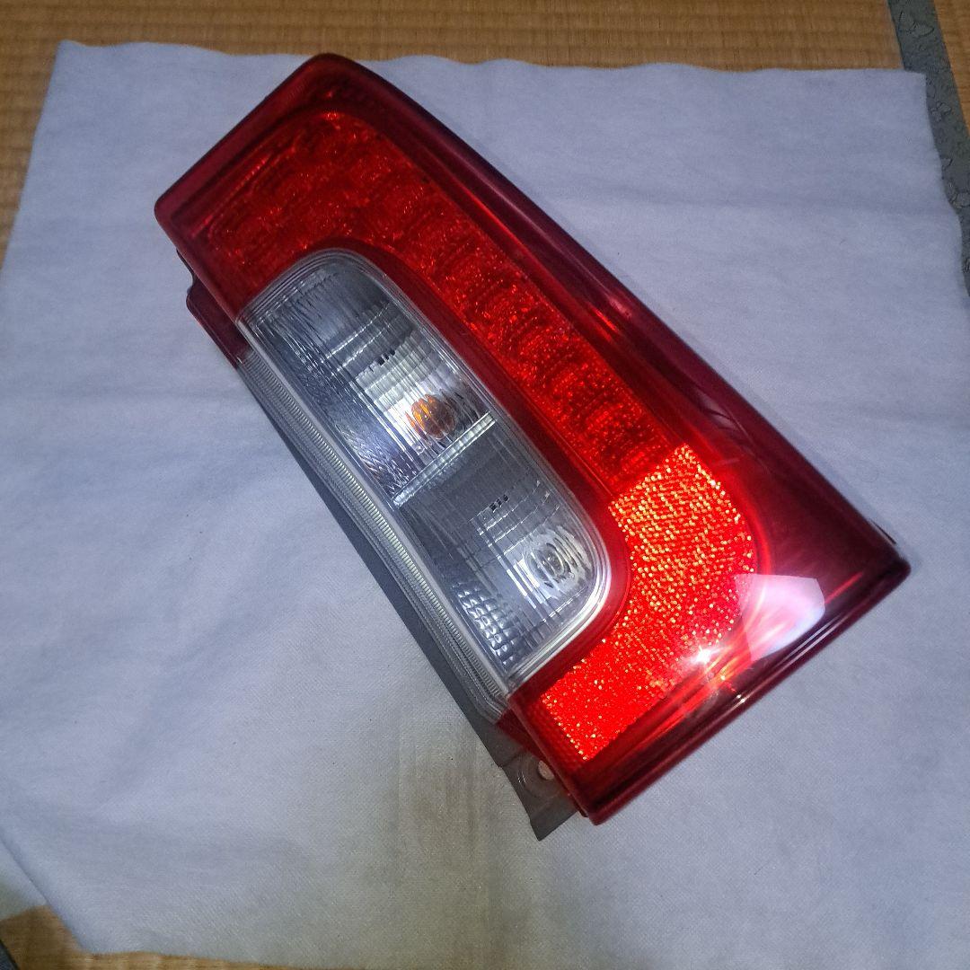ダイハツ★タント★タントカスタム★LA600S ★テールランプ★右側★良品
