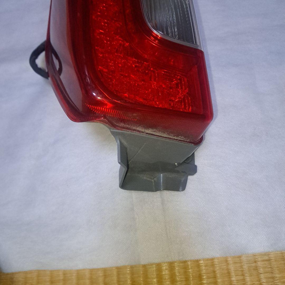 ダイハツ★タント★タントカスタム★LA600S ★テールランプ★右側★良品