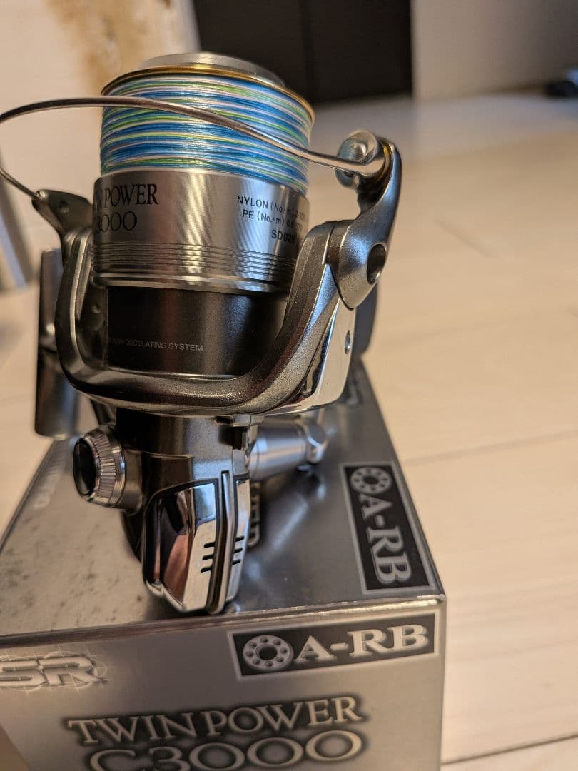 美品 05ツインパワー C3000 スピニングリール