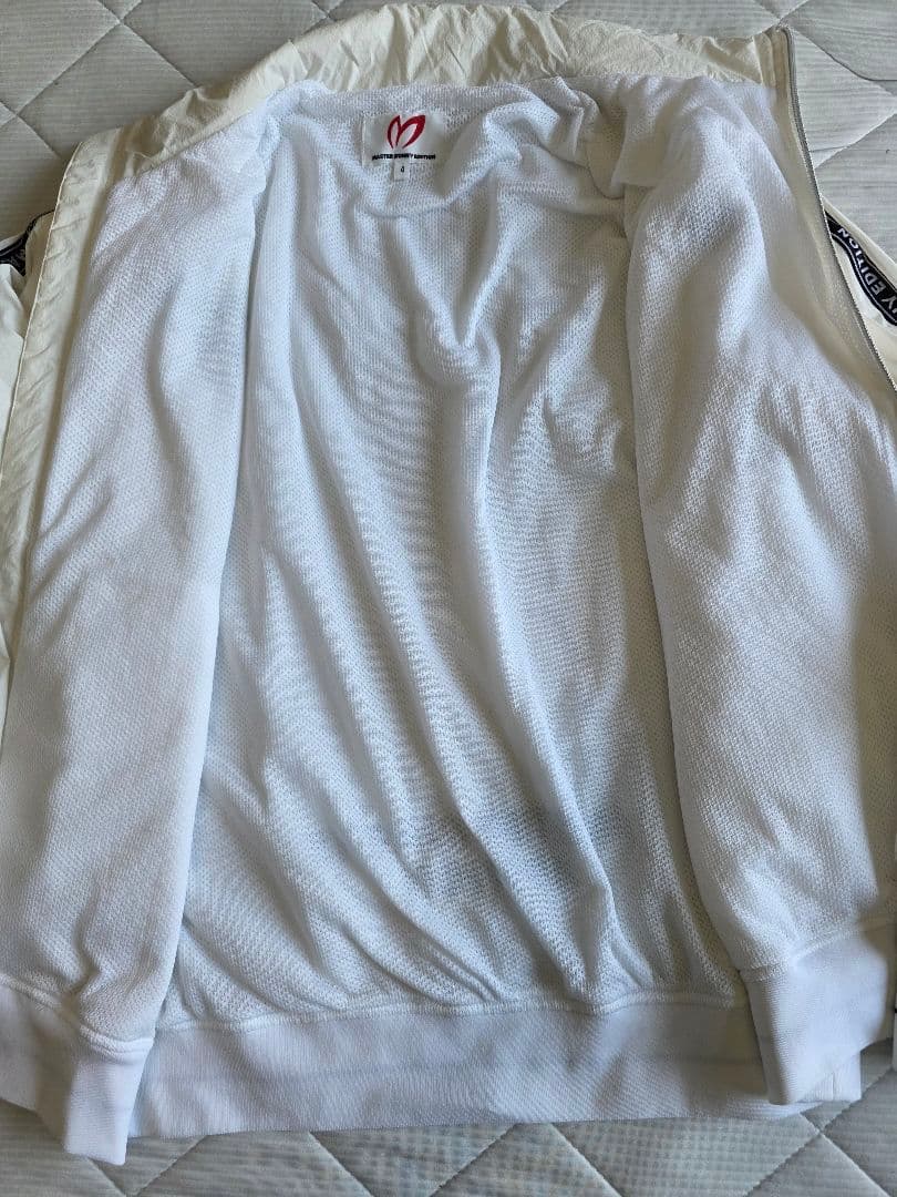 新品同様マスターバニー撥水ストレッチブルゾン４