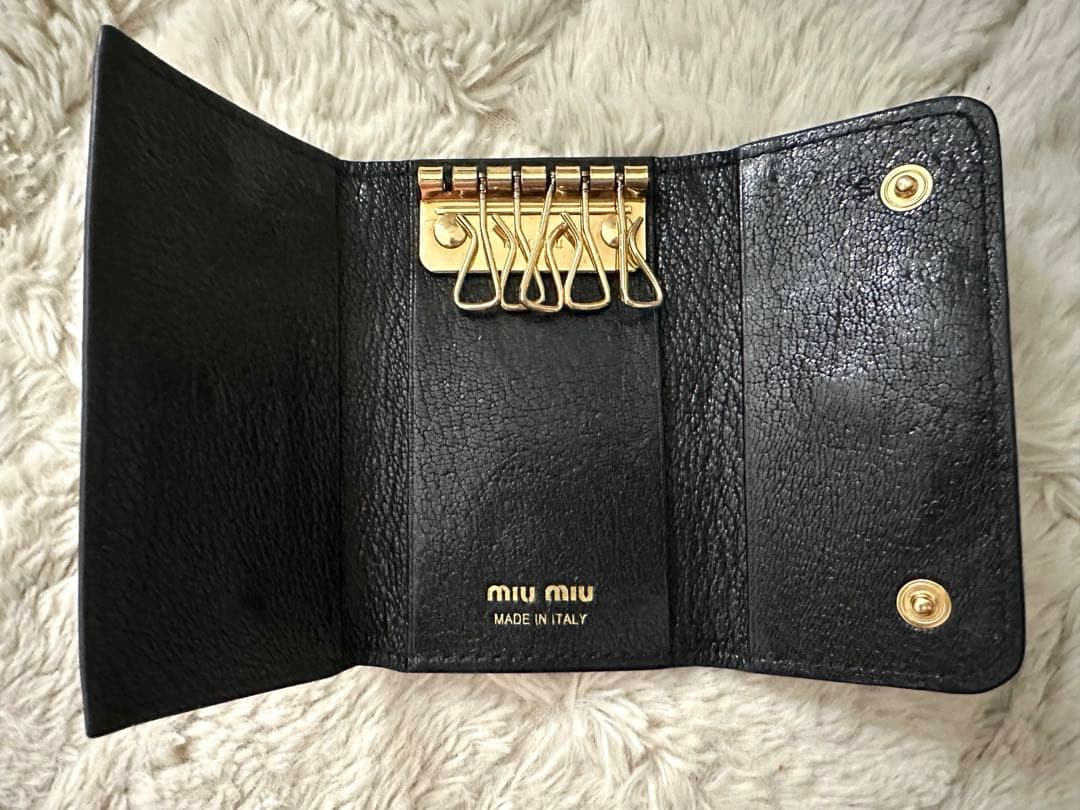 miumiu キーケース黒