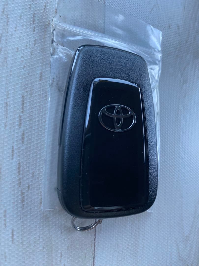 トヨタ　純正　86 スマートキー　ZN6 トランクスイッチ　3ボタン　美品　袋入