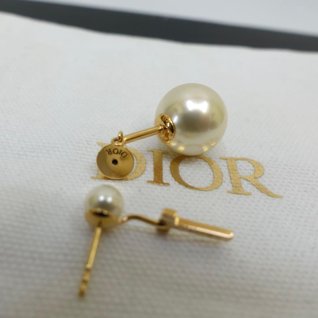 Dior ピアス　パール　Tロゴ　トライバルピアス　イニシャル