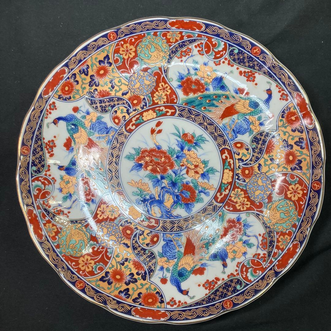 【美品】有田焼 大皿 丸五謹製 金彩染錦 牡丹孔雀図