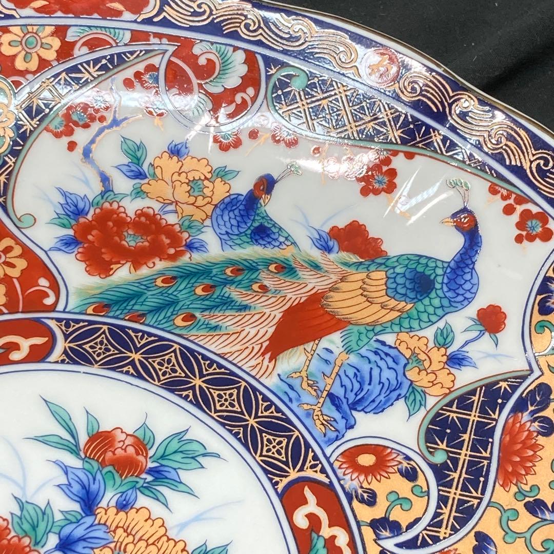 【美品】有田焼 大皿 丸五謹製 金彩染錦 牡丹孔雀図