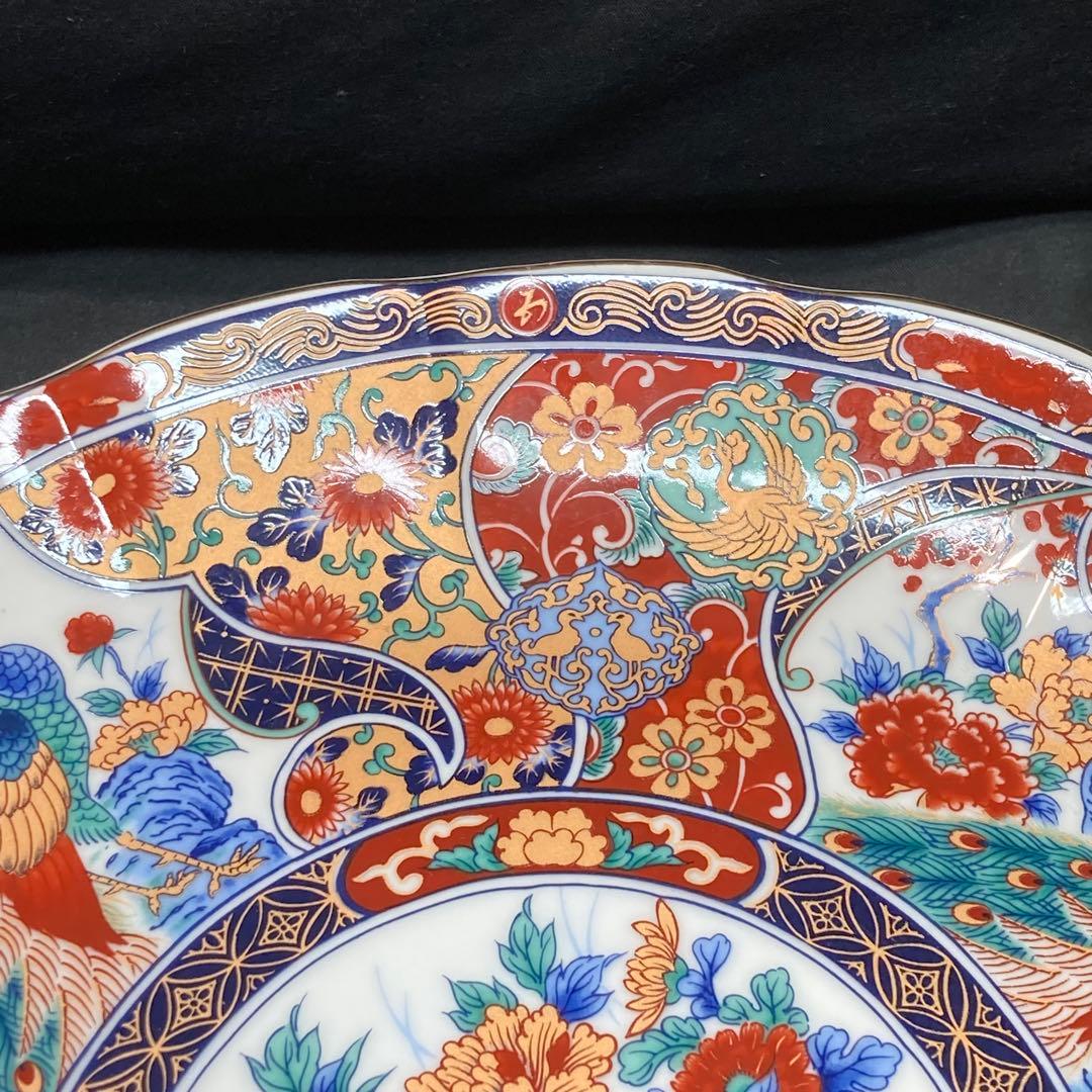 【美品】有田焼 大皿 丸五謹製 金彩染錦 牡丹孔雀図