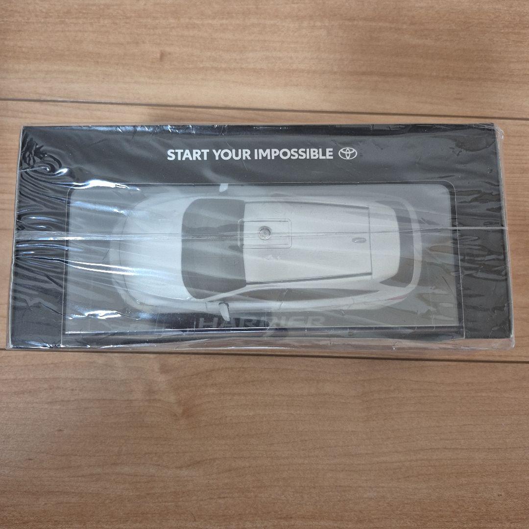 トヨタ　ハリアー　１╱３０　ミニカー