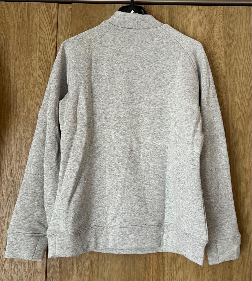 ZOY 刺繍入りグレーのモックシャツ