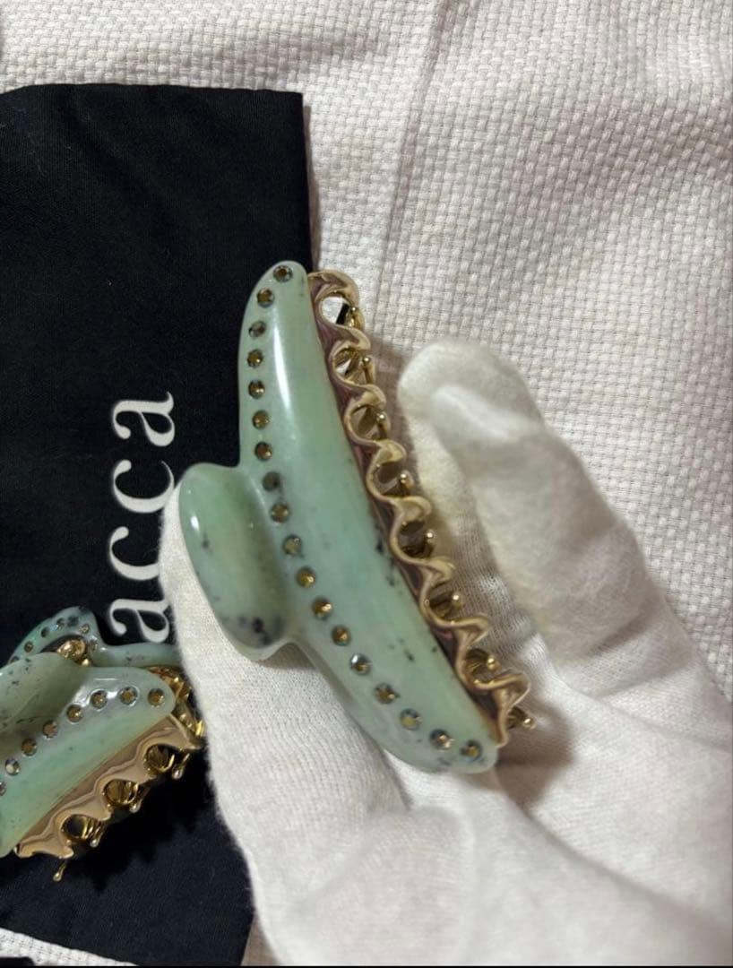 violakiss　2個　アッカ acca クリップ　ティアラクイーン