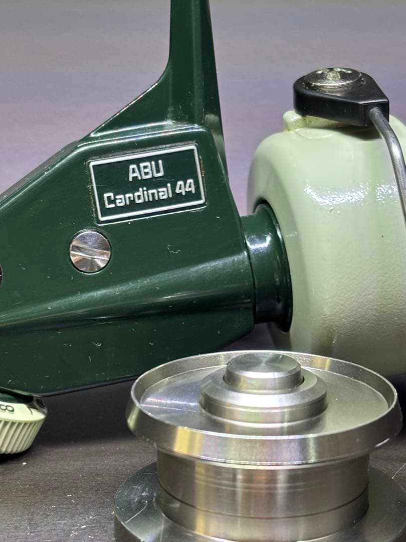 か*る様 ABU Cardinal 44 スピニングリール グリーン/ホワイト⭐